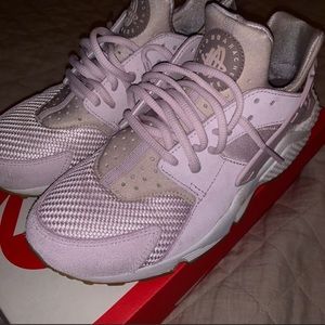 Limited Edition Nike Air Huaraches (Lilac)